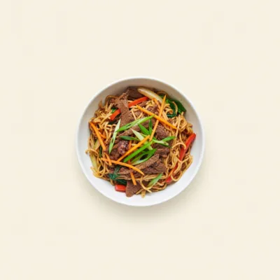 Nouilles sautées au bœuf et légumes façon coréenne