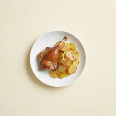 Cuisse de canard confite aux pommes sarladaises