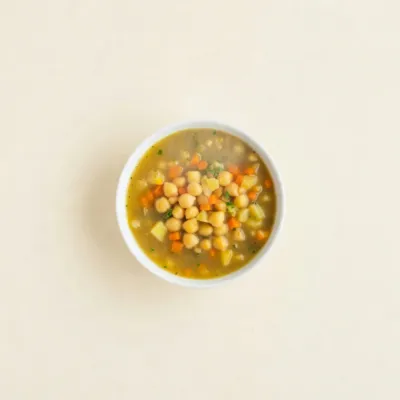 Soupe vegan de pois chiches et légumes